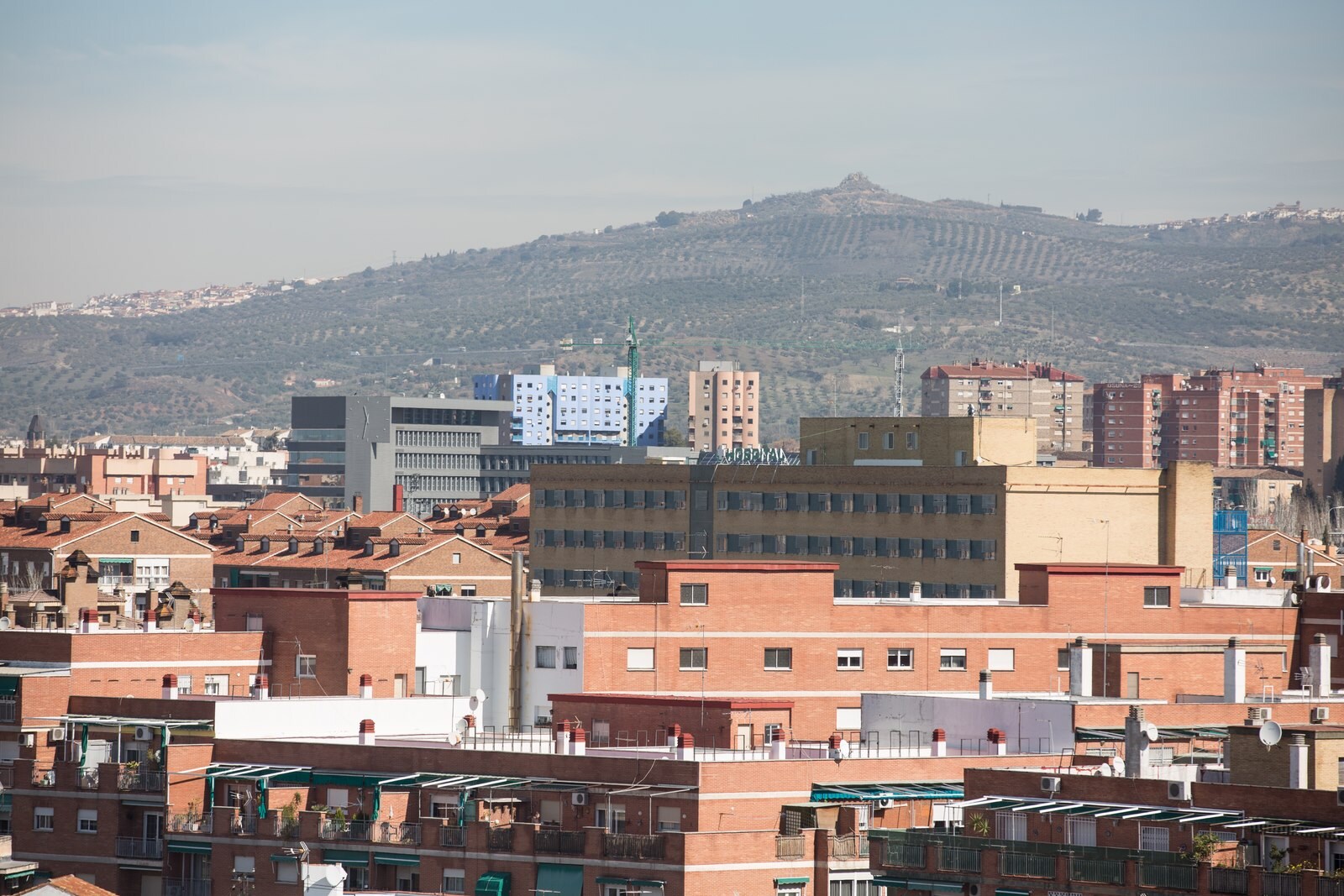 La azotea del hospital Virgen de las Nieves ofrece unas imponentes vistas de buena parte de la ciudad.