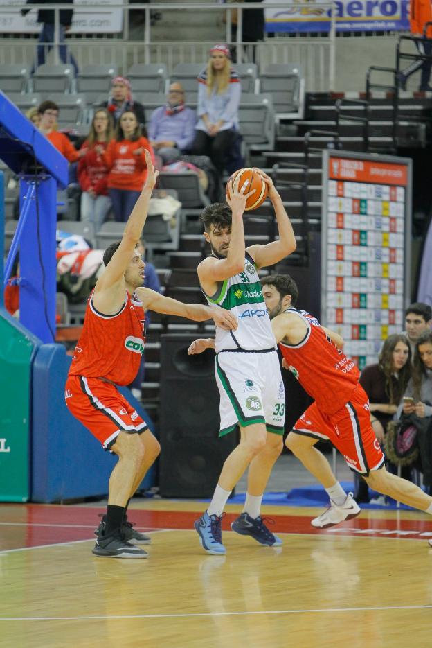 Defensa del Covirán ante Albacete.