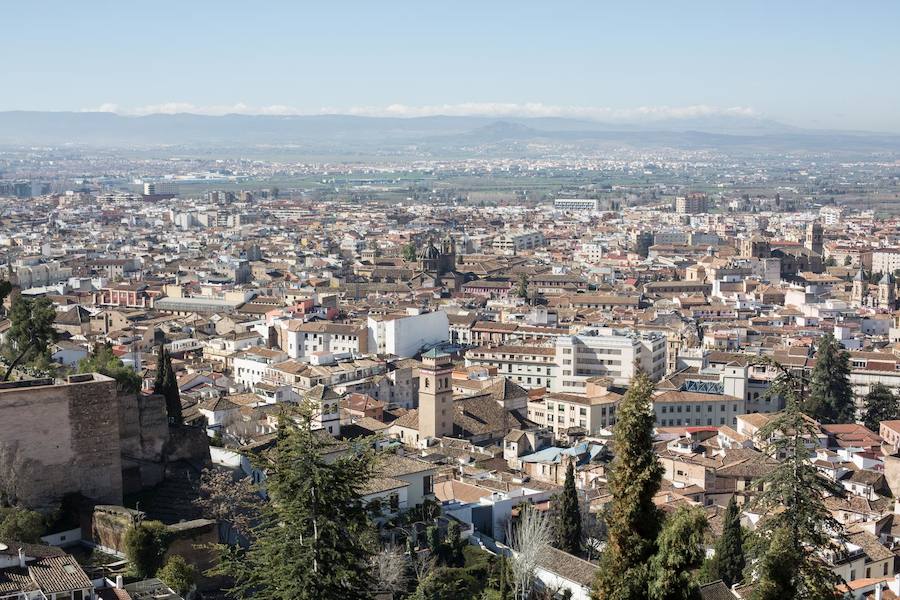 Las zonas altas de la capital son unos de los lugares preferidos de los turistas para descubrir en todo su explendor la belleza que entraña cada rincón del territorio nazarí