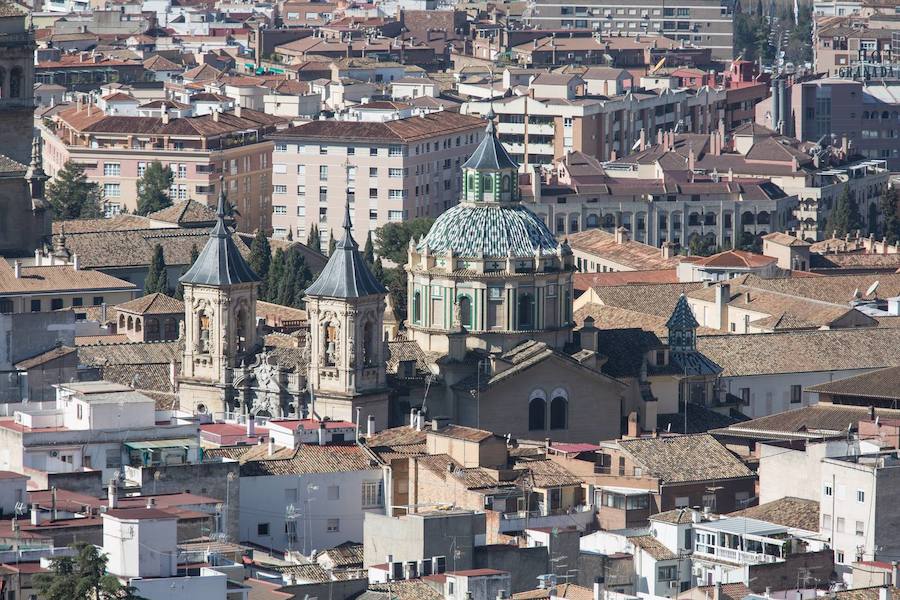 Las zonas altas de la capital son unos de los lugares preferidos de los turistas para descubrir en todo su explendor la belleza que entraña cada rincón del territorio nazarí
