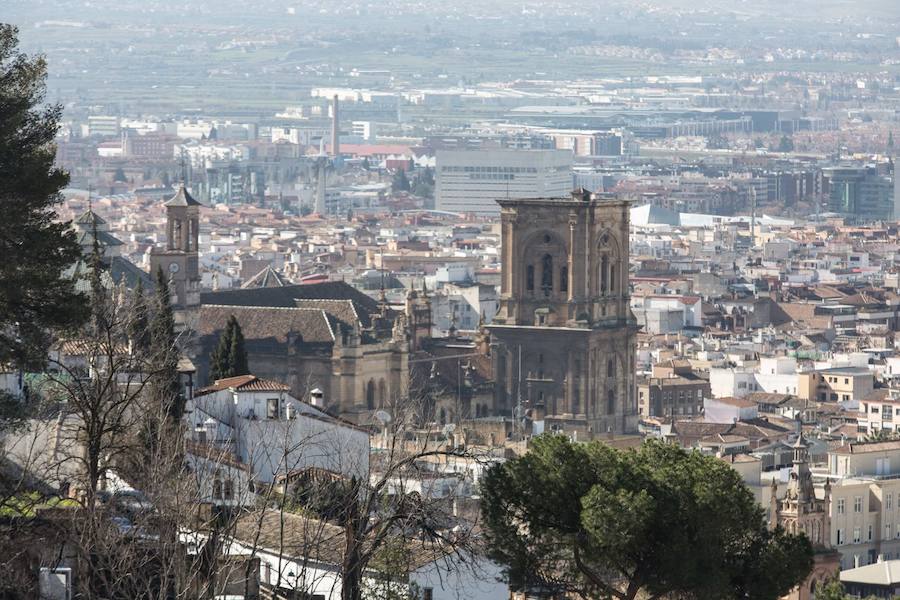 Las zonas altas de la capital son unos de los lugares preferidos de los turistas para descubrir en todo su explendor la belleza que entraña cada rincón del territorio nazarí
