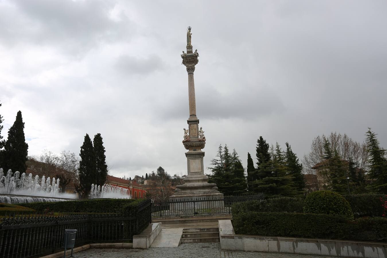 Desde el pasado mes de diciembre la estatua se encontraba tapada con motivo de las actuaciones que se estaban realizando para su mejora