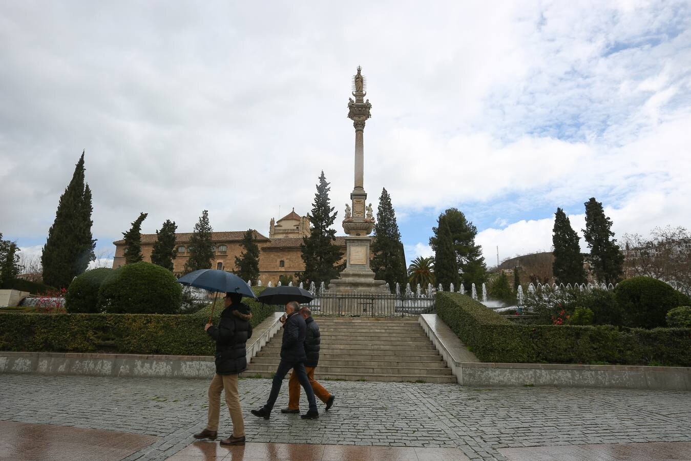 Desde el pasado mes de diciembre la estatua se encontraba tapada con motivo de las actuaciones que se estaban realizando para su mejora