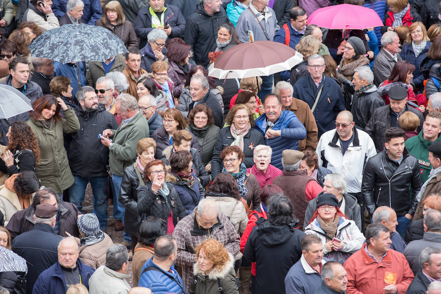 La lluvia no ha frenado a los manifestantes concentrados en la Plaza del Carmen y en Reyes Católicos