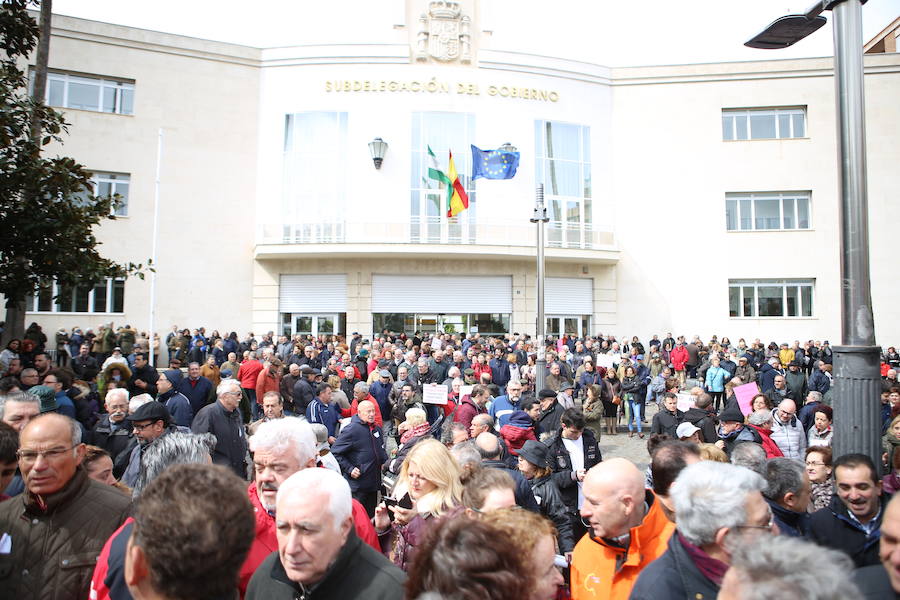 Decenas de personas se han concentrado en la plaza de las Batallas por unas pagas “dignas” y subidas reales más allá del 0,25%