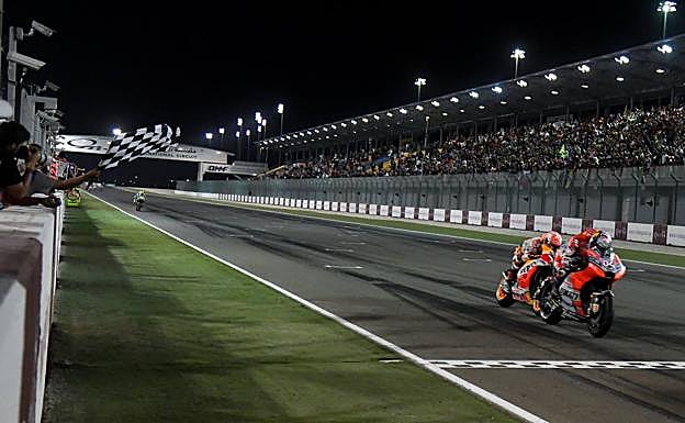 Dovizioso ganó a Márquez en un final de infarto.
