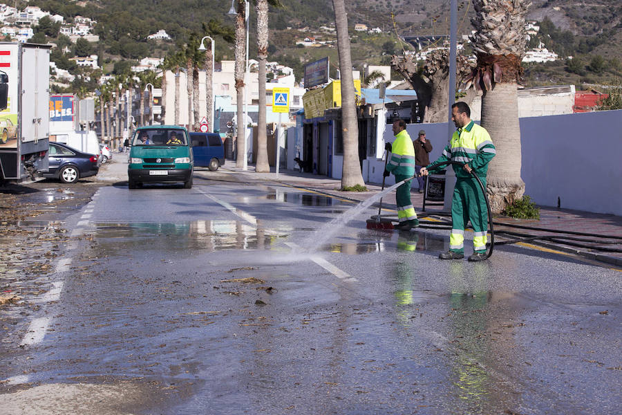 Así han quedado las playas granadinas tras un fin de semana de viento y lluvia