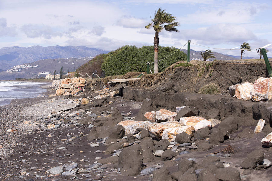 Así han quedado las playas granadinas tras un fin de semana de viento y lluvia