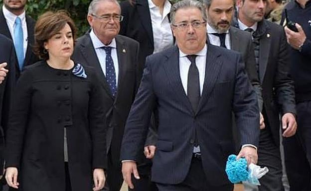 El emotivo gesto que tendrá el ministro Zoido con la bufanda del pequeño Gabriel