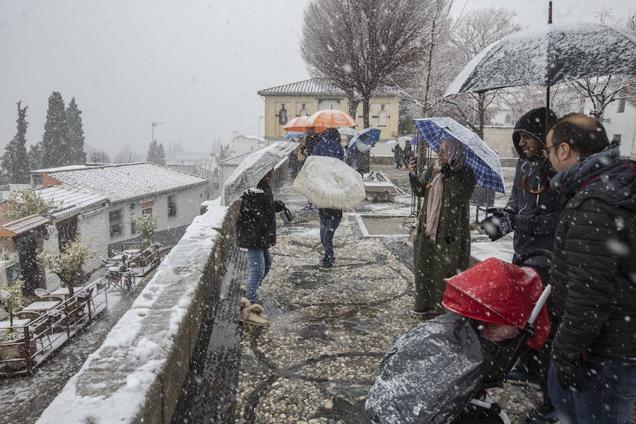 Fotos: Las bellas imágenes de Granada nevada que enamoran al mundo