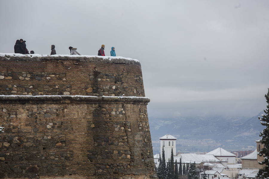 Fotos: Las bellas imágenes de Granada nevada que enamoran al mundo