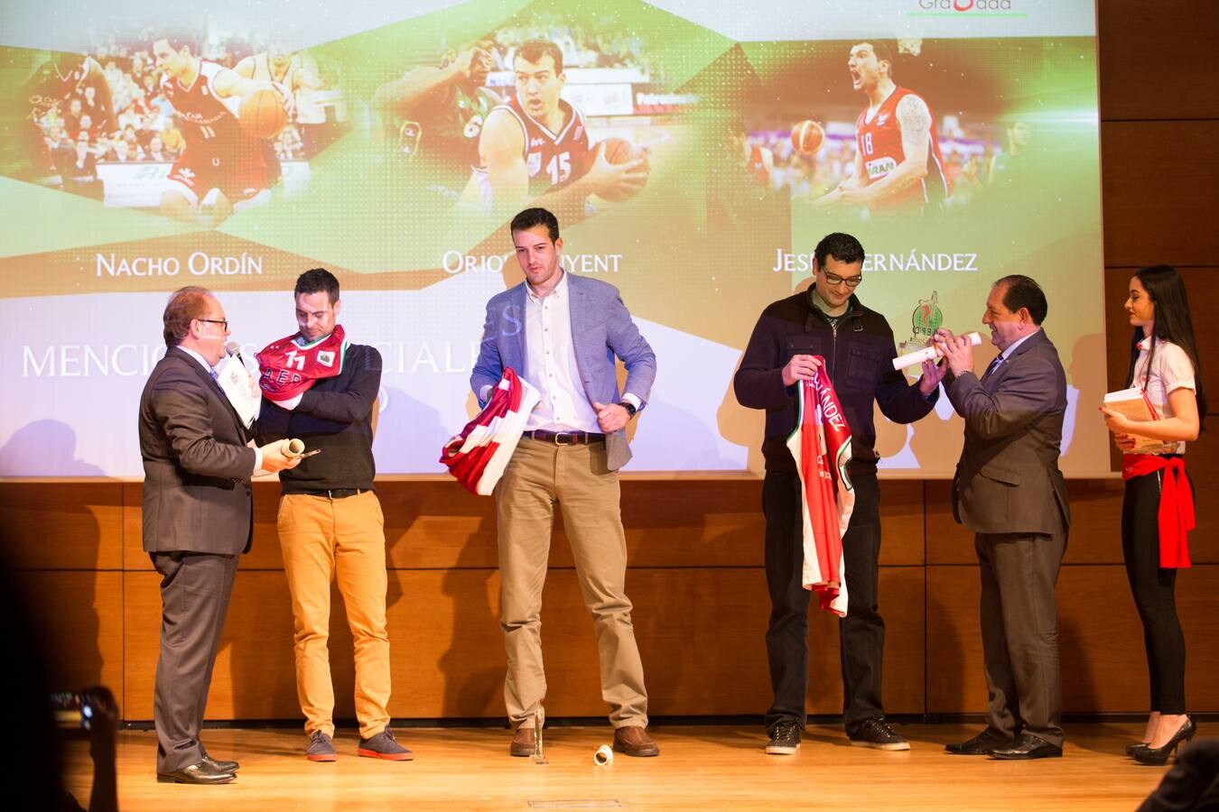 La Asociación Española de la Prensa Deportiva en Granada coronó anoche en el Auditorio de Caja Rural a los mejores atletas del 2017