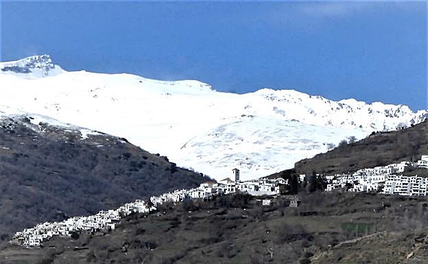 Entre la nieve y la montaña