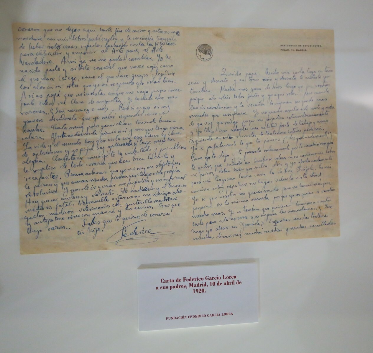 Carta de Federico García Lorca a sus padres enviada desde Madrid el 10 de abril de 1920. En ella el poeta pide que no le corten las alas y le permitan permanecer en la Residencia de Estudiantes. Fundación Lorca.