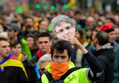 Imagen secundaria 1 - Nueve detenidos en los enfrentamientos entre manifestantes y Mossos