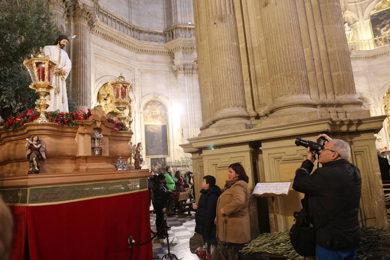 El Domingo de Ramos trae amenaza de lluvia. La Agencia Estatal de Meteorología también advierte hoy mismo de que dejará de llover por la tarde. Aunque la tregua tampoco es en exceso fiable. Por la mañana, más paraguas que palmas. 