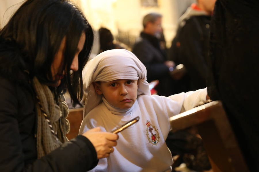 La junta de gobierno de hermandad Nuestro Padre Jesús Cautivo y Maria Santísima de la Encarnación ha retrasado su salida una hora