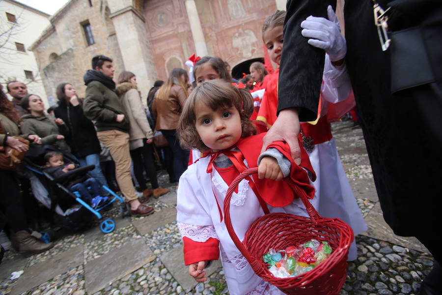 La hermandad de la Santa Cena ha retrasado este Domingo de Ramos su salida para finalmente procesionar desde las 19.00 horas 