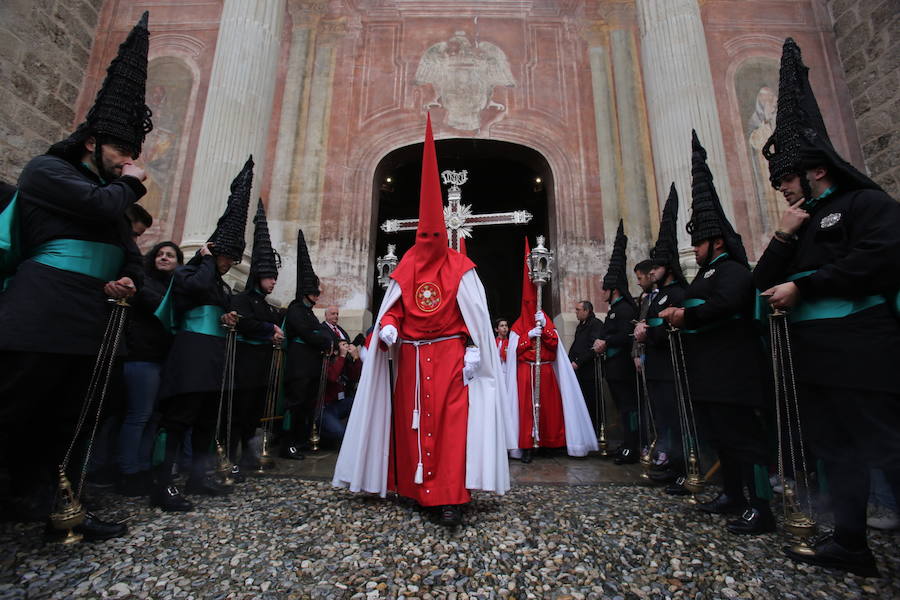 La hermandad de la Santa Cena ha retrasado este Domingo de Ramos su salida para finalmente procesionar desde las 19.00 horas 