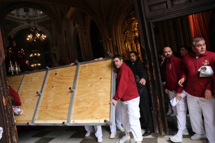 La hermandad de la Santa Cena ha retrasado este Domingo de Ramos su salida para finalmente procesionar desde las 19.00 horas 