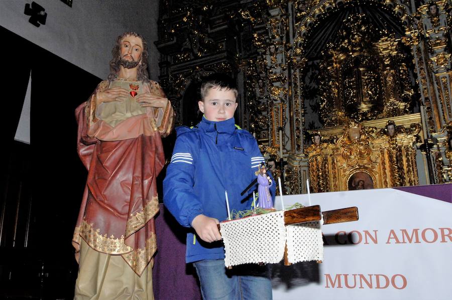Fotos: La parroquia de Lanjarón organiza por primera vez una procesión de Semana Santa para niños