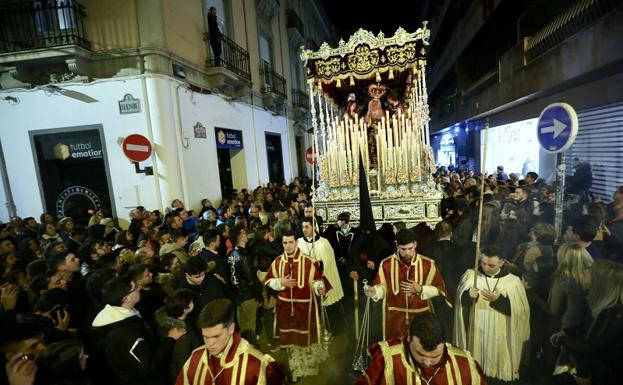 Lunes Santo en Granada, en directo, trabajo, dolores, rescate