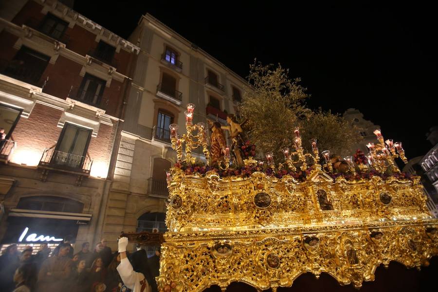 Los pasos de Jesús en el Huerto de los Olivos y María Santísima de la Amargura Coronada han salido de la calle Santiago y buscar la carrera oficial para luego vivir uno de los regresos que mayor número de personas congrega cada año