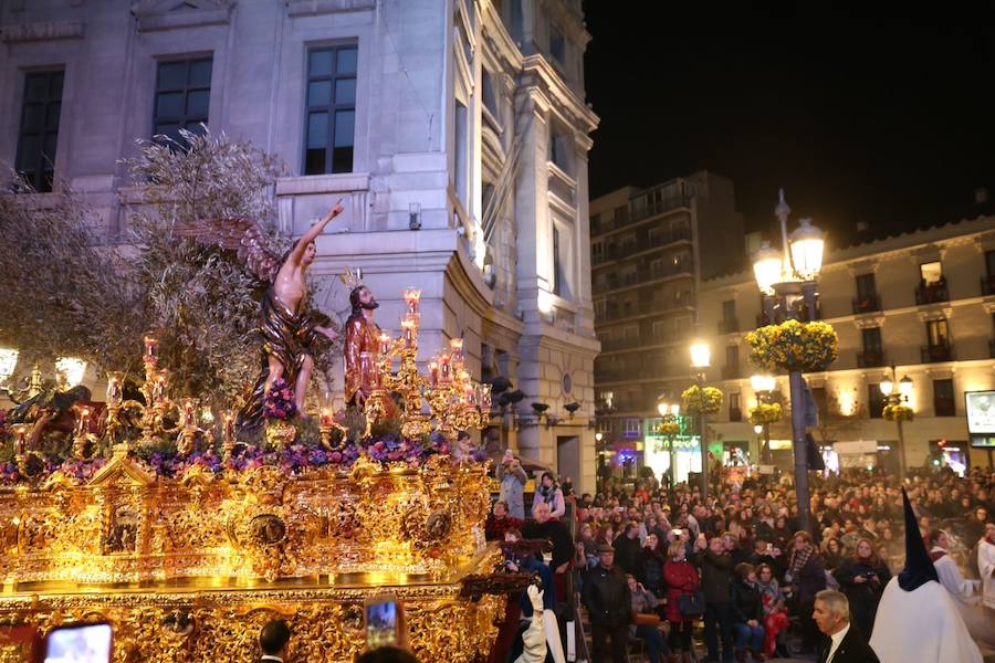 Los pasos de Jesús en el Huerto de los Olivos y María Santísima de la Amargura Coronada han salido de la calle Santiago y buscar la carrera oficial para luego vivir uno de los regresos que mayor número de personas congrega cada año