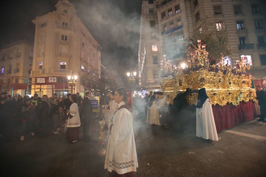 Los pasos de Jesús en el Huerto de los Olivos y María Santísima de la Amargura Coronada han salido de la calle Santiago y buscar la carrera oficial para luego vivir uno de los regresos que mayor número de personas congrega cada año