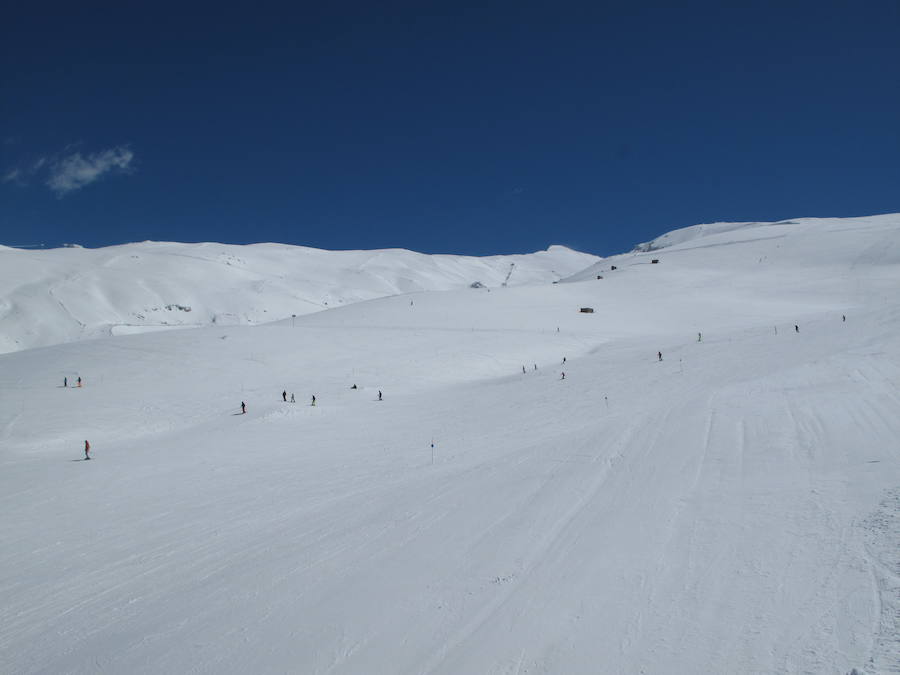 La meteorología ha acompañado y se ha disfrutado de sol durante toda la jornada con temperaturas de -9ºC en Borreguiles 