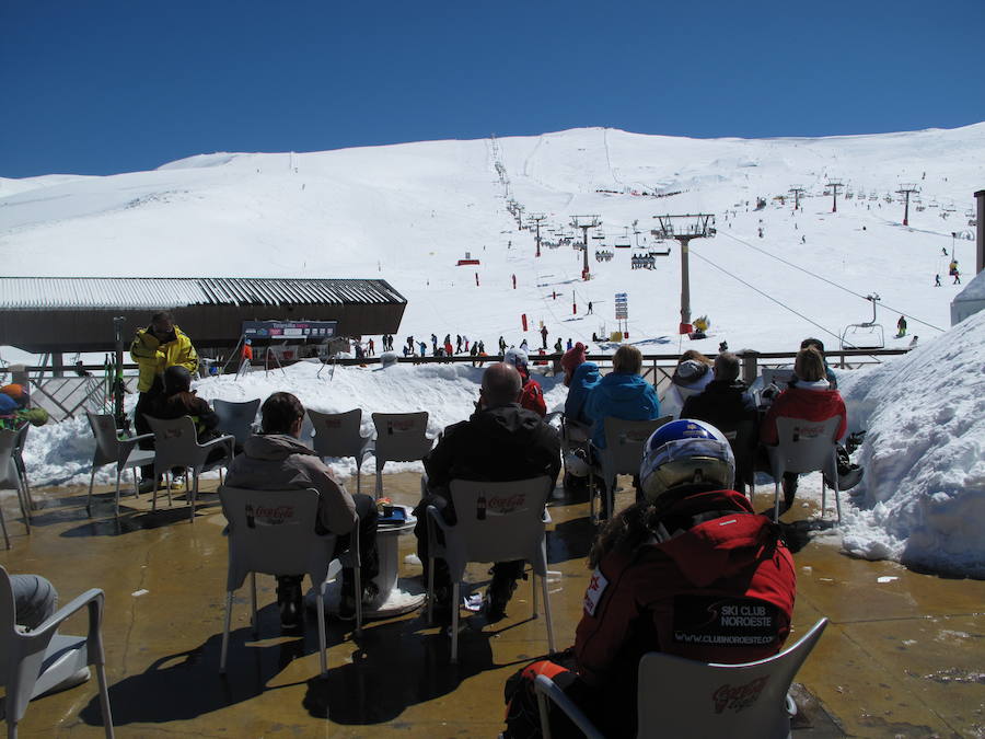 La meteorología ha acompañado y se ha disfrutado de sol durante toda la jornada con temperaturas de -9ºC en Borreguiles 