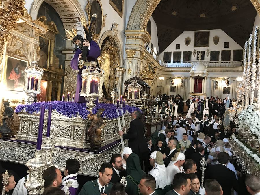 La Real Hermandad y Cofradía de Nazarenos de Nuestro Padre Jesús del Gran Poder y Nuestra Señora de La Esperanza por las calles de la ciudad.