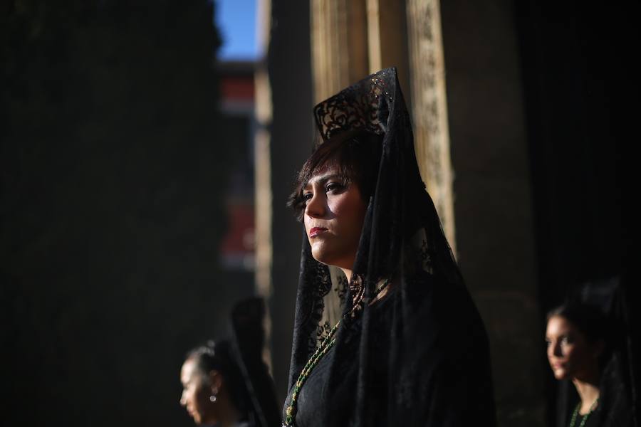 La Real Hermandad y Cofradía de Nazarenos de Nuestro Padre Jesús del Gran Poder y Nuestra Señora de La Esperanza por las calles de la ciudad.