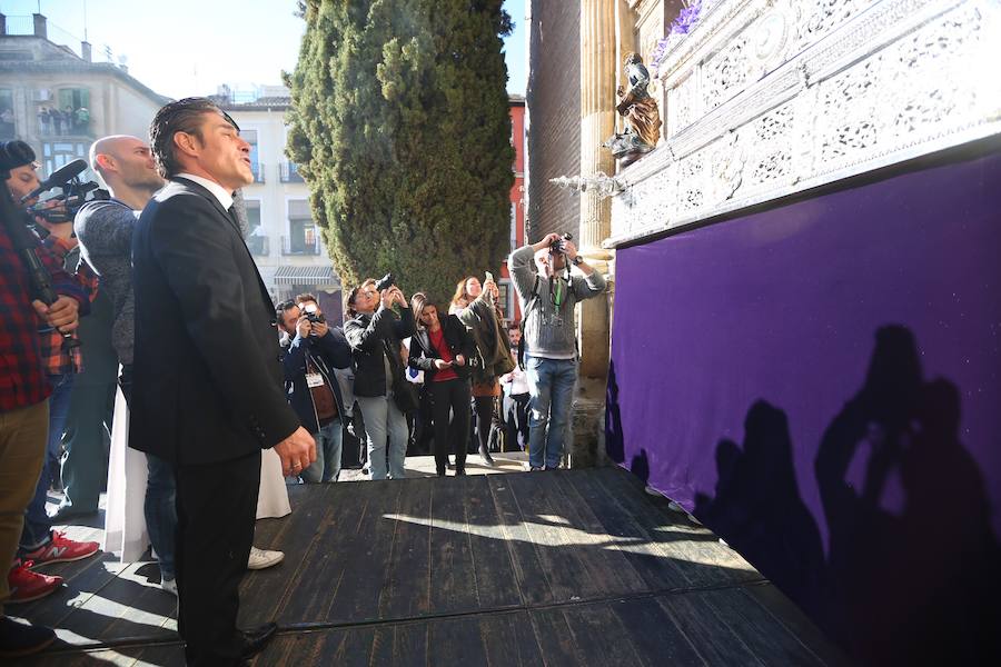 La Real Hermandad y Cofradía de Nazarenos de Nuestro Padre Jesús del Gran Poder y Nuestra Señora de La Esperanza por las calles de la ciudad.