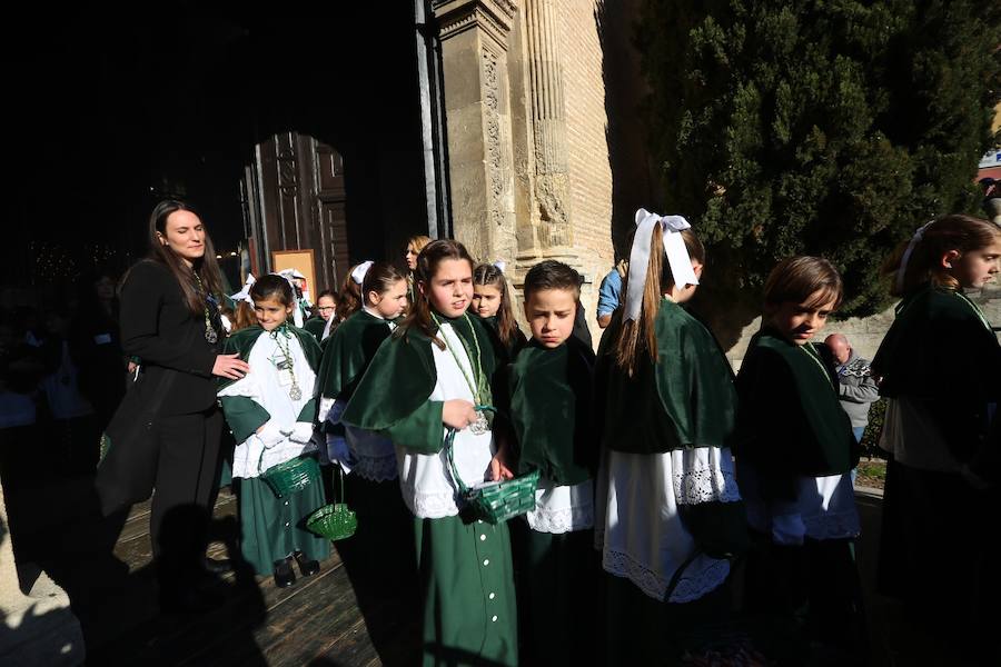 La Real Hermandad y Cofradía de Nazarenos de Nuestro Padre Jesús del Gran Poder y Nuestra Señora de La Esperanza por las calles de la ciudad.