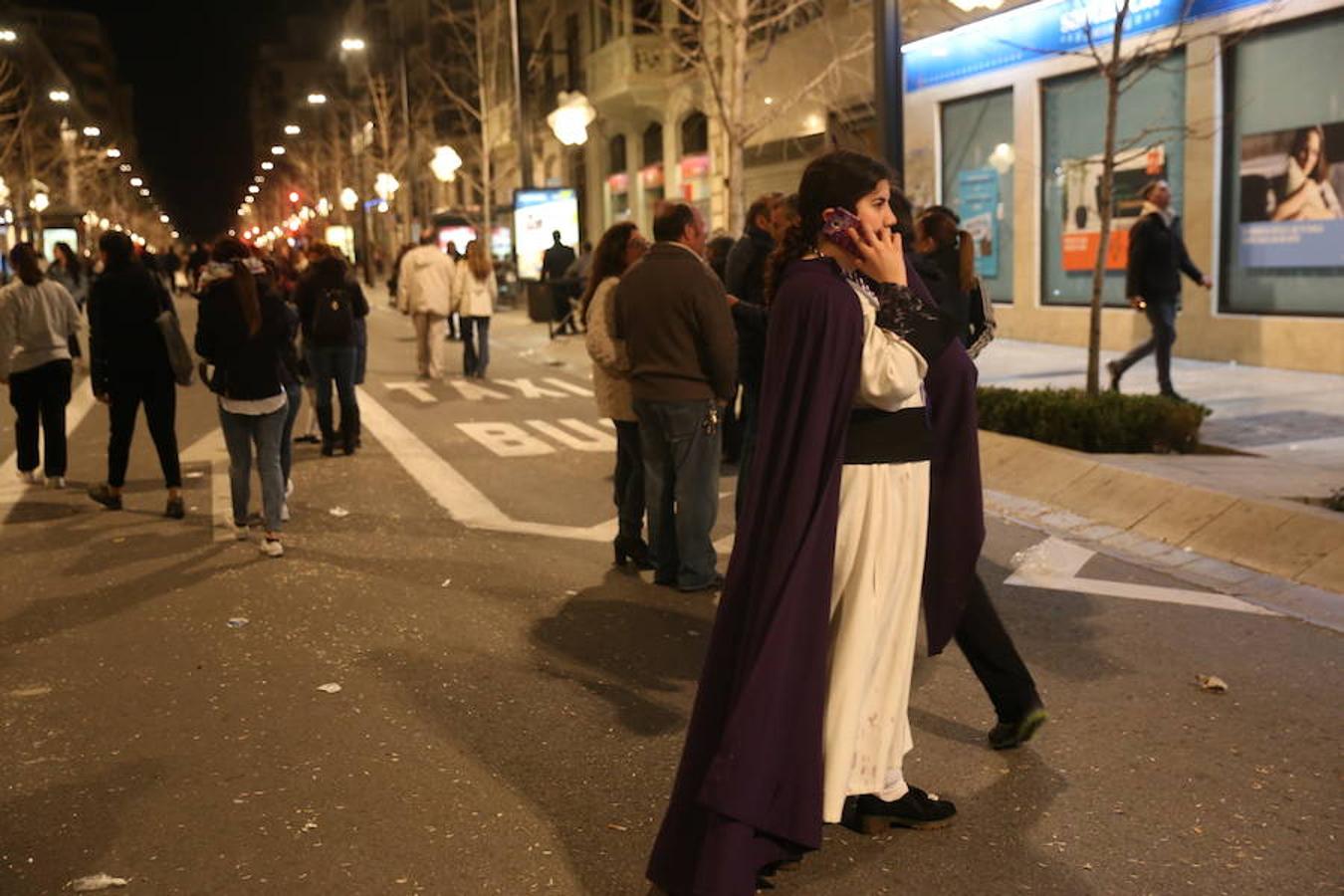 Lanzada, Vía Crucis, La Esperanza y La Cañilla protagonizan un Martes Santo en el que el sol acompaña a la devoción de miles de personas.