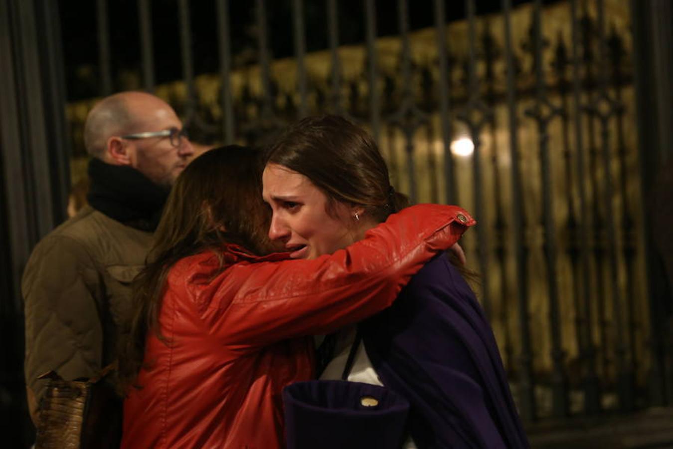 Lanzada, Vía Crucis, La Esperanza y La Cañilla protagonizan un Martes Santo en el que el sol acompaña a la devoción de miles de personas.