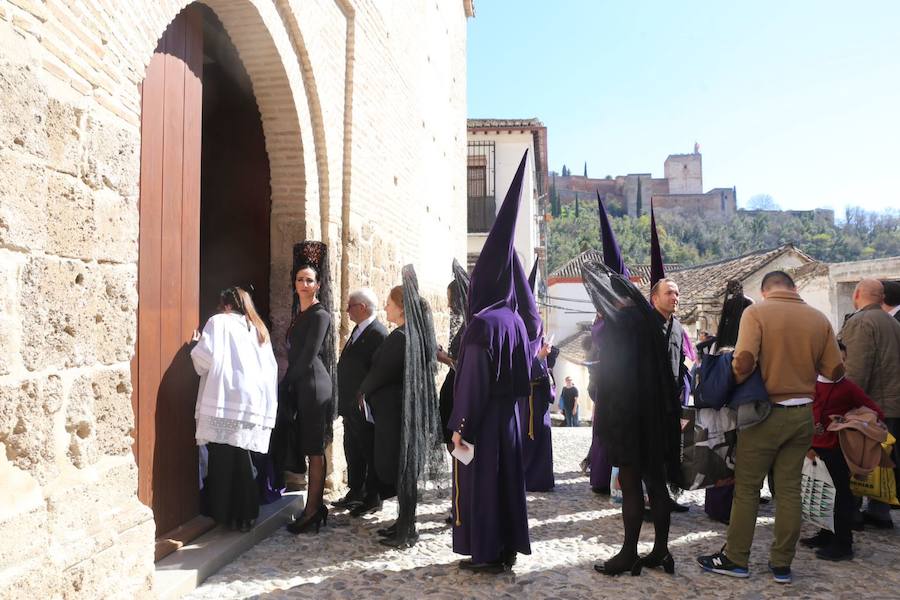 La Real Hermandad del Santo Via-Crucis, cofradía de Nazarenos de Nuestro Padre Jesús de la Amargura, María Santísima de las Lágrimas y Nuestra Señora de los reyes.