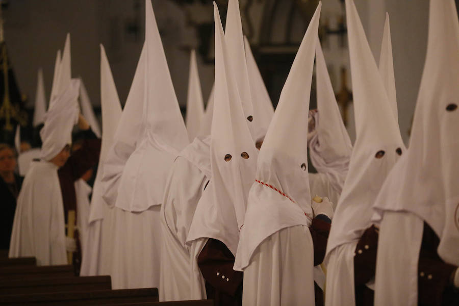 La hermandad ha sacado a la calle más nazarenos que nunca e incorpora hermanos de penitencia detrás del paso