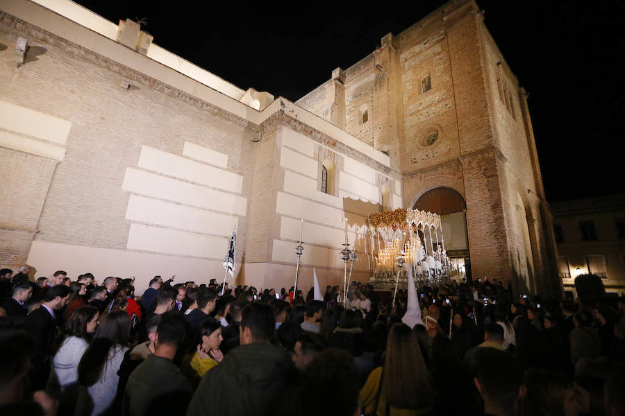 La hermandad ha sacado a la calle más nazarenos que nunca e incorpora hermanos de penitencia detrás del paso