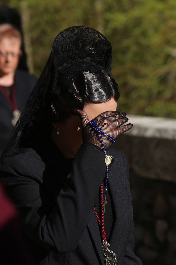 La Real Hermandad del Santo Via-Crucis, cofradía de Nazarenos de Nuestro Padre Jesús de la Amargura, María Santísima de las Lágrimas y Nuestra Señora de los reyes.