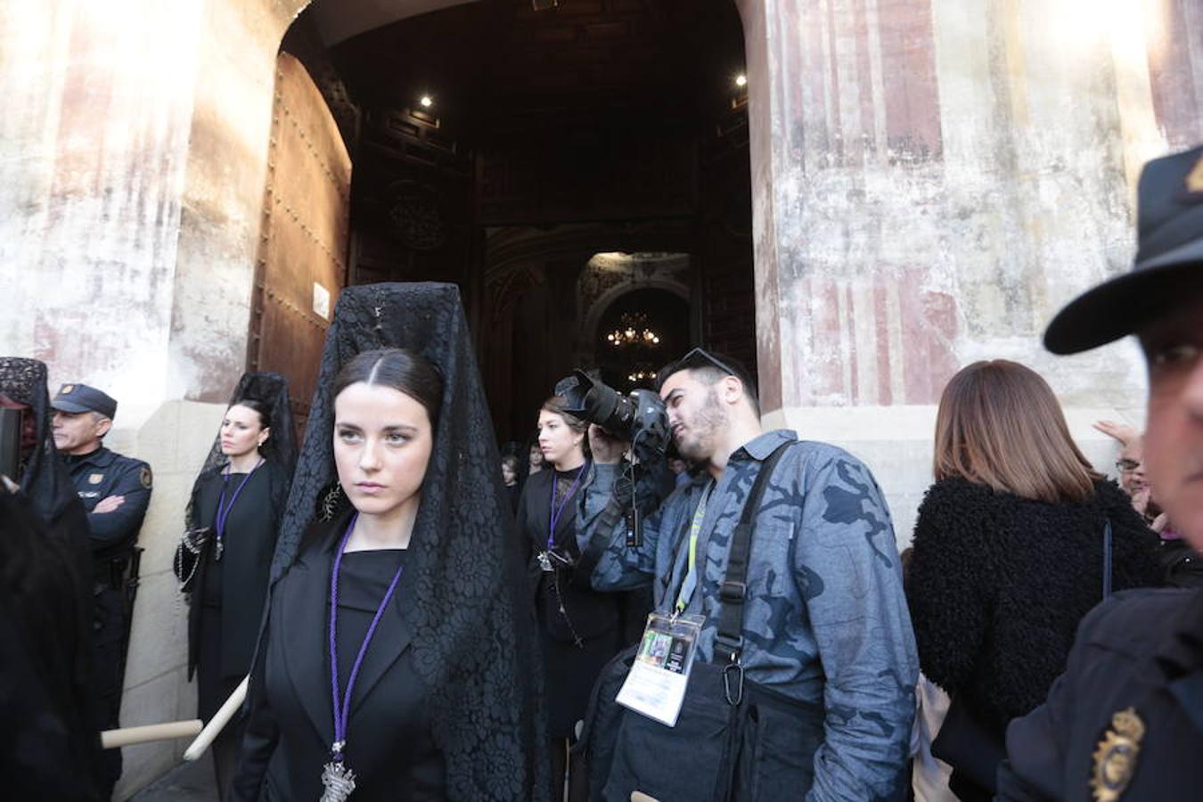 El blanco y el morado rinden tributo a Nuestro Padre Jesús de las Tres Caídas y Nuestra Señora del Rosario