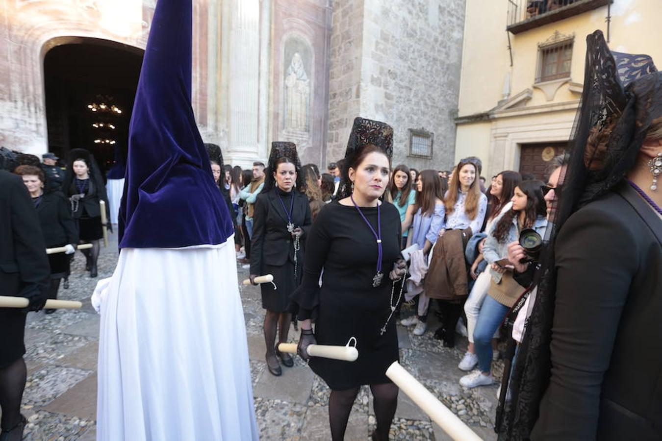 El blanco y el morado rinden tributo a Nuestro Padre Jesús de las Tres Caídas y Nuestra Señora del Rosario