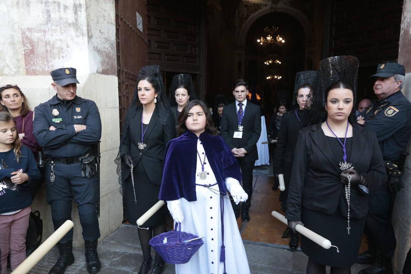 El blanco y el morado rinden tributo a Nuestro Padre Jesús de las Tres Caídas y Nuestra Señora del Rosario