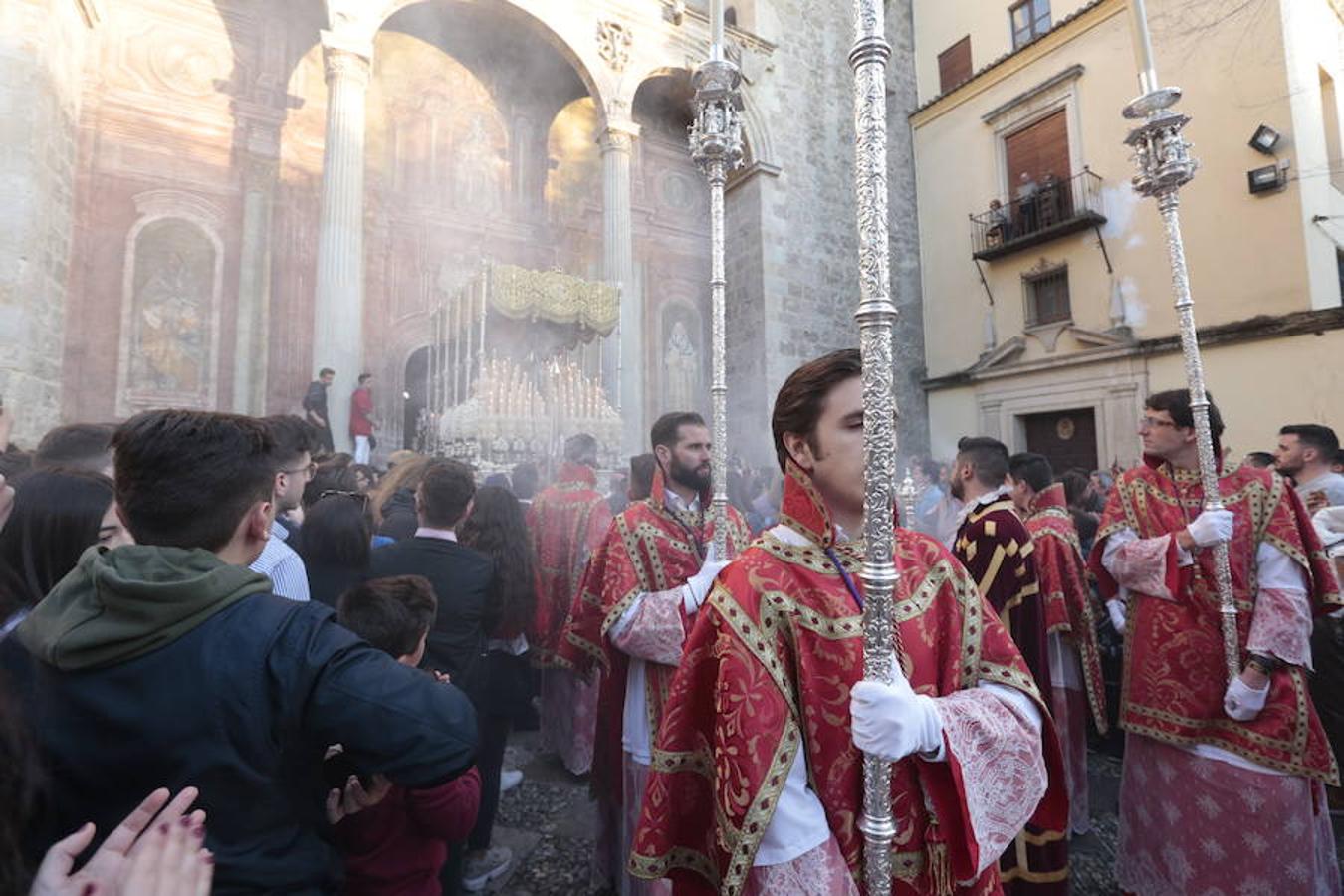 El blanco y el morado rinden tributo a Nuestro Padre Jesús de las Tres Caídas y Nuestra Señora del Rosario