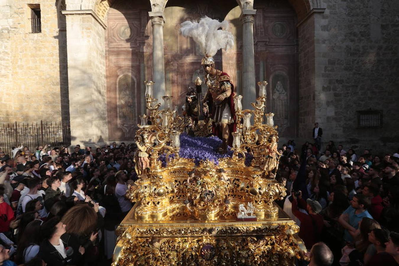 El blanco y el morado rinden tributo a Nuestro Padre Jesús de las Tres Caídas y Nuestra Señora del Rosario