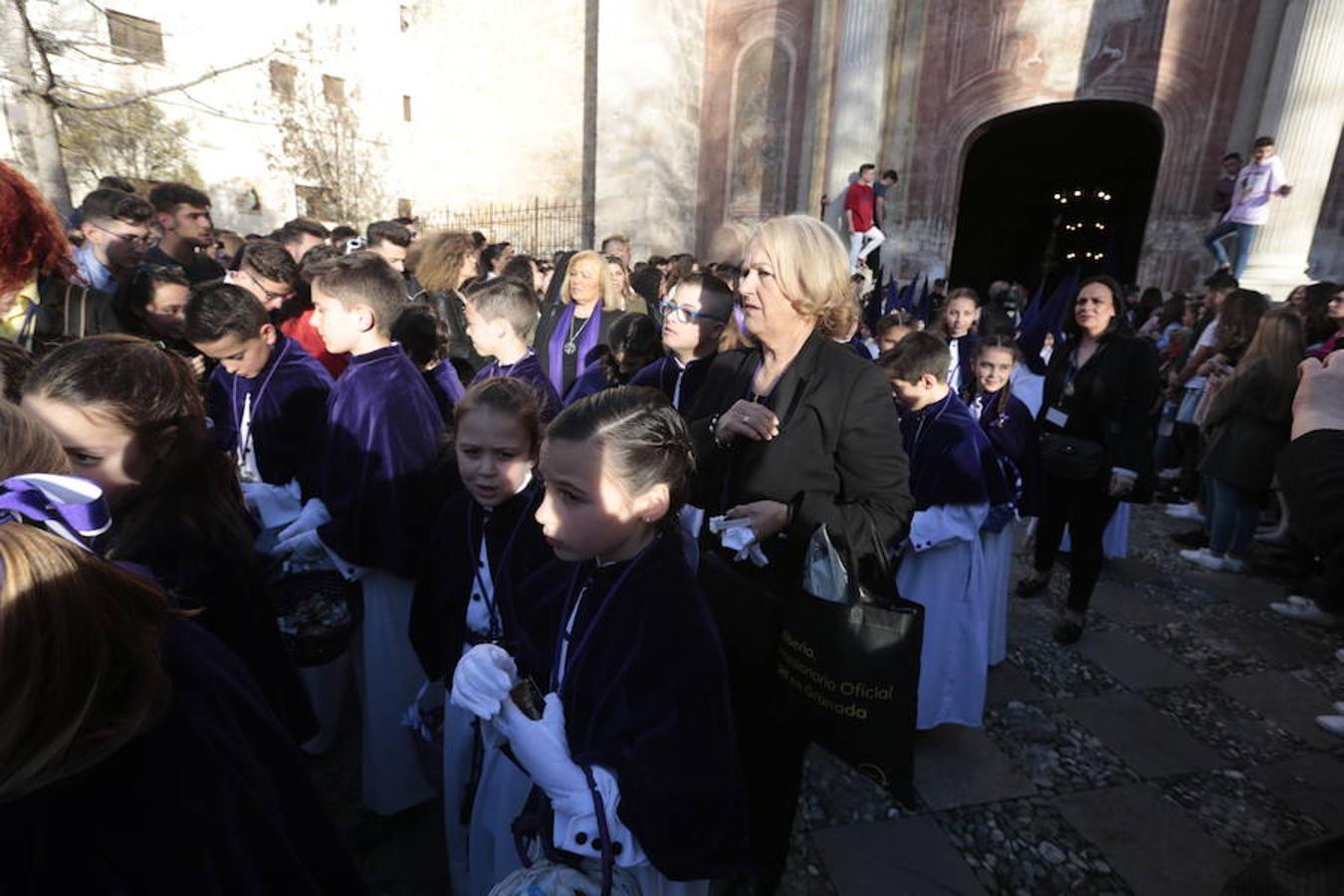 El blanco y el morado rinden tributo a Nuestro Padre Jesús de las Tres Caídas y Nuestra Señora del Rosario