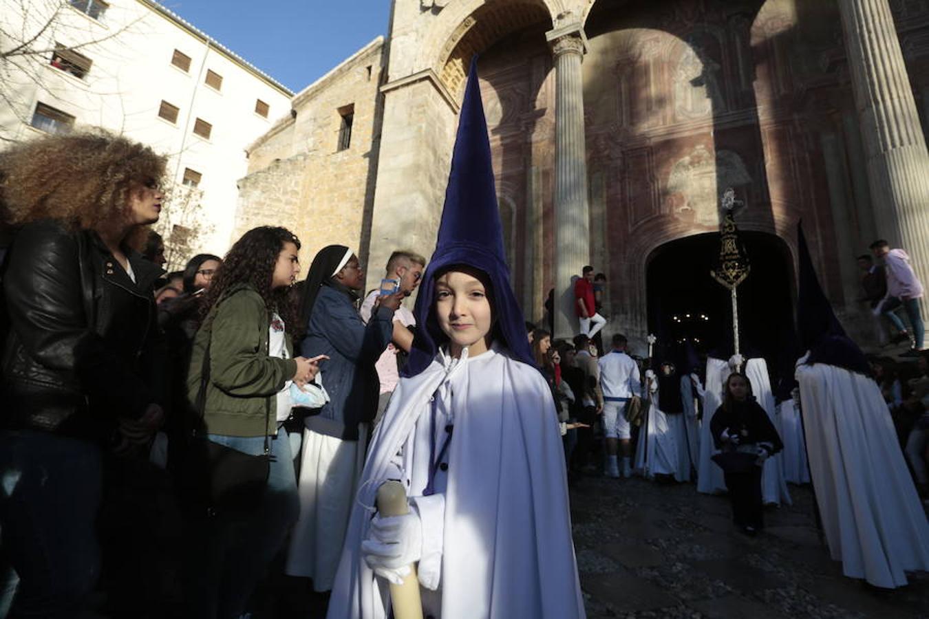 El blanco y el morado rinden tributo a Nuestro Padre Jesús de las Tres Caídas y Nuestra Señora del Rosario