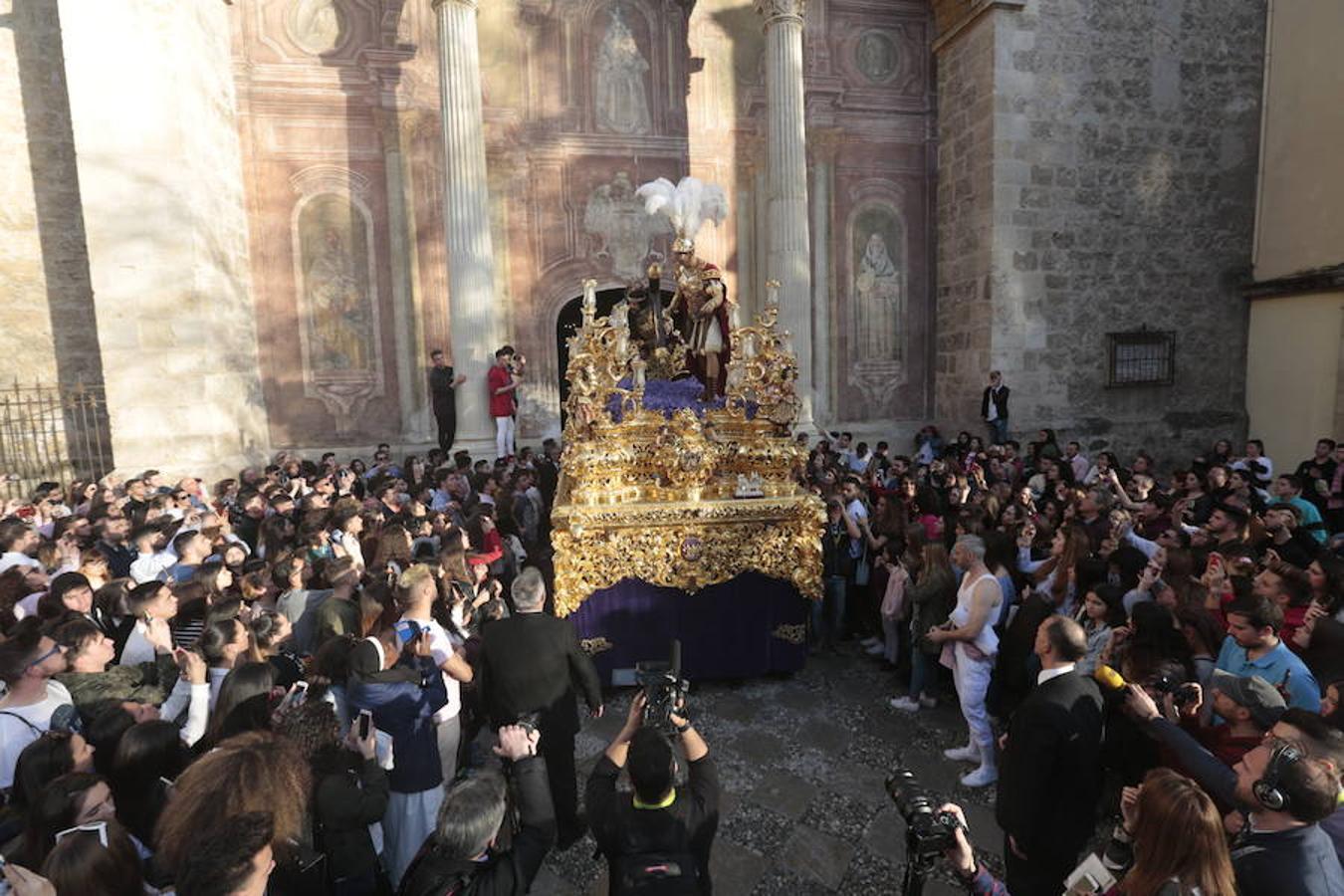 El blanco y el morado rinden tributo a Nuestro Padre Jesús de las Tres Caídas y Nuestra Señora del Rosario