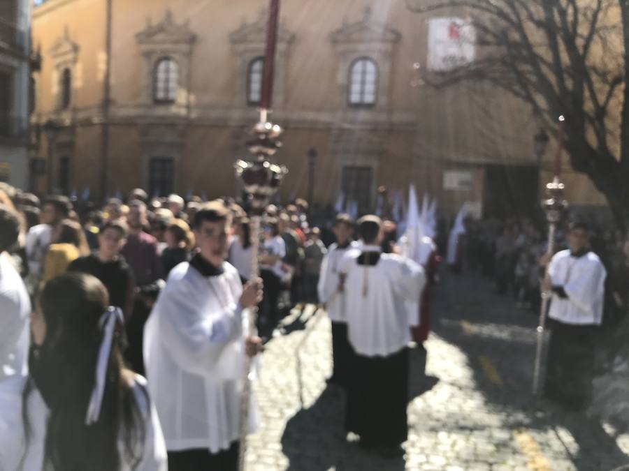 Nuestro Señor de la Meditación y María Santísima de los Remedios desfilan desde la plaza de la Universidad dejando bellas estampas por las zonas más céntricas de Granada